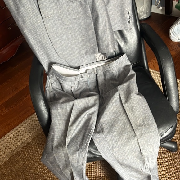 Designer Suit - Picture 2 of 2